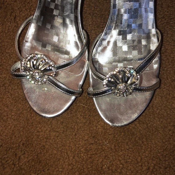 2 inch silver formal sandals - Picture 5 of 5